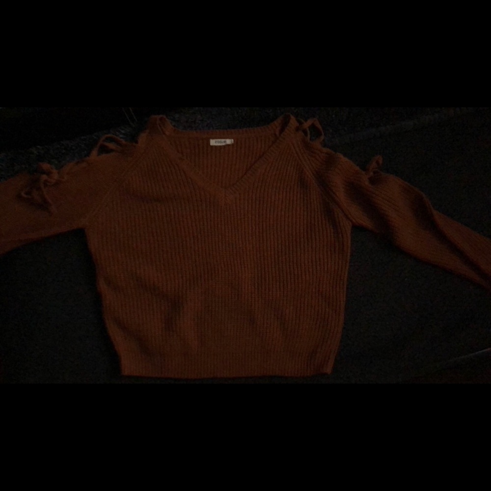 Knitted V-Neck Cropped Sweater